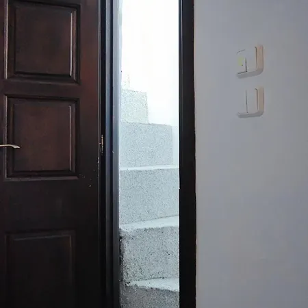 Unique Stes לינדוס